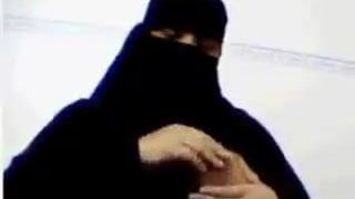 Heiße BBW in einem Niqab 2