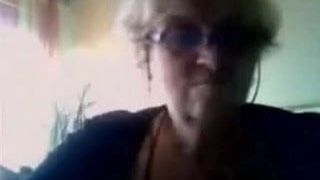 Noch eine Oma vor der Webcam