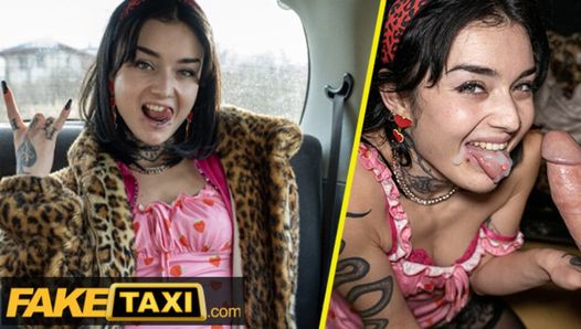 Fake Taxifahrer wird beim masturbieren in seinem taxi von einem geilen passagier erwischt, der ficken will