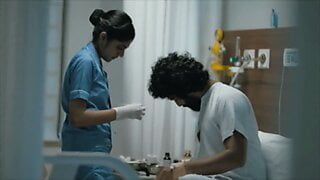 Sexy junge Krankenschwester verführte einen Patienten im Krankenhaus