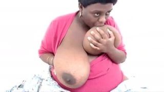 Dikke zwarte vrouw met enorme tieten webcam