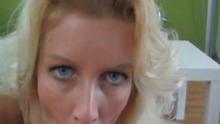 Niederländische Blondine MILF ist geil