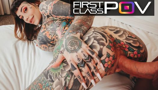 Tiger Lilly es una sexy tatuada que ama los tratamientos faciales