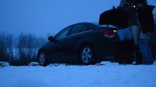 Schneebedeckte Straßen kein Problem, nur parken, lutschen und ficken