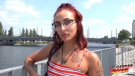 Duitse scout - rode tiener Bella diep anaal op straat casting