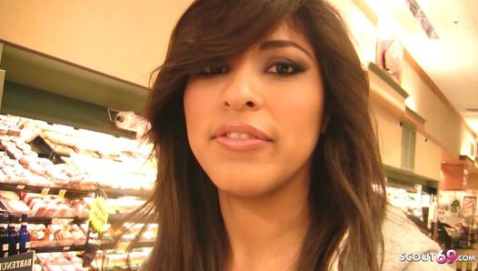 Latina Teen mit behaarter Fotze bei Strassen Casting AO gefickt