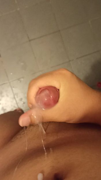 Banheiro masturba ejaculação vertical de esperma
