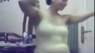 Heißes arabisches Mädchen tanzt 006