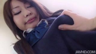 Симпатичная Sakura Anna в школьной униформе заполнена