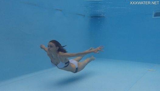 Winderig weer zwembadsessie Hermione Ganger