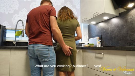 Cuckold-verhalen: spuitende hete vrouw? Werd geneukt door echtgenootvriend in de keuken!