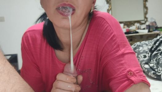Reife MILF Frau Blowjob und massive Spermaladung in ihrem Mund