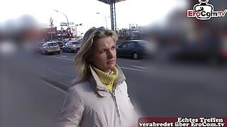 Tysk tjej bredvid från Street gör första gången sexaudition