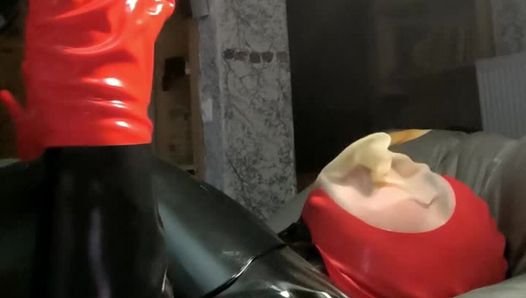 13 min Atemspiel in Latexmaske mit elektrischer Stimulation