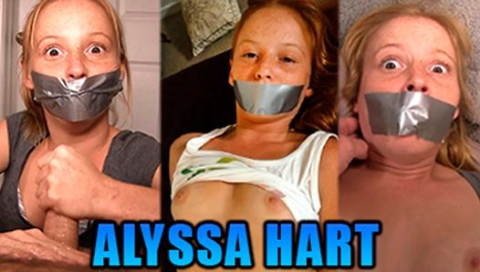 Winzige rothaarige Alyssa Hart Klebeband in drei heißen Knebel-Fetisch-Videos geknebelt