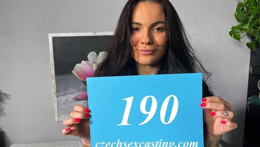 Sexy tschechische MILF zeigt ihre sexuellen Fähigkeiten