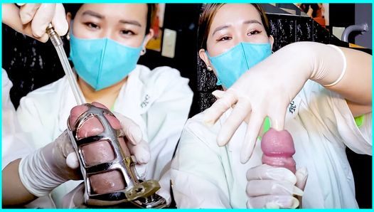 2 sadistische Krankenschwestern fingern Sklaven mit dem Finger
