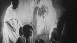 Verrückte arabische bisexuelle Ficknacht (Retro aus den 1920er Jahren)