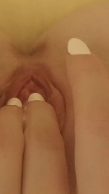 sexig tonåring onanerar och får krämig orgasm amatör hemlagad underkläder leker med fitta