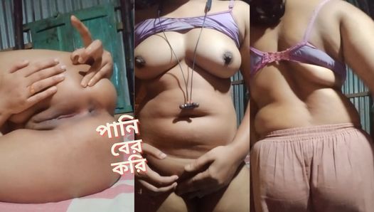 Bangladeschische stiefschwester-masturbation und arschloch-masturbation von einem dildo. Amateur-mädchen mit schönen möpsen und muschi