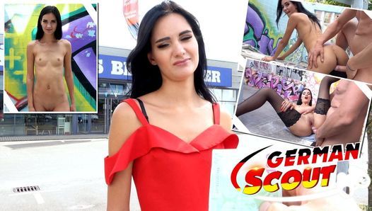 Německý skaut - sexy turistická dívka mluvila na veřejný sex v Berlíně