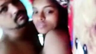 Indische Freundin hat Sex für Freund