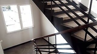 Nackt auf der treppe