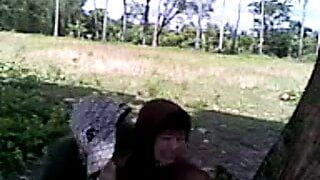 Siswi Berjilbab Asik Ciuman di Taman