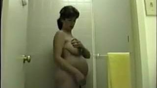 Schwangere Tante wurde nackt in der Dusche erwischt