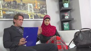 Anwalt begnügt sich mit feiner muslimischer Muschi, geilem POV