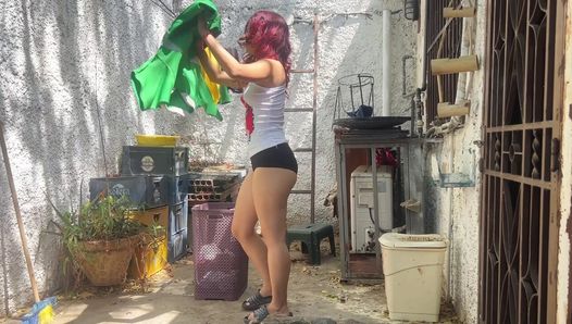 Der arsch meiner schönen 18-jährigen stieftochter wäscht kleidung