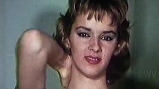 Love me - ein erotisches Musikvideo mit Retro-Strümpfen