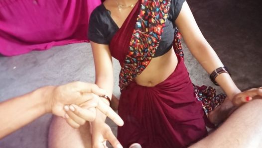 Desi Indische Babhi was de eerste keer seks met Dever in anale vingerzettingvideo, duidelijke hindi -audio en vuile praat