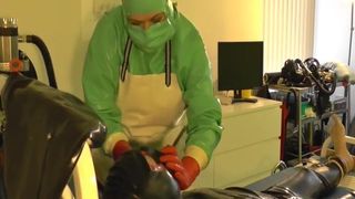 Belgisches Gummi-Krankenschwester-Video