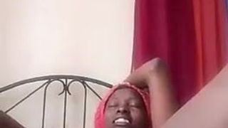 Sansibar-Tansania Mädchen bekommt in ihrem Zimmer masturbiert