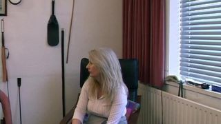 Пухлую зрелую жену-толстушку отшлепали - шлепанье в домашнем любительском видео