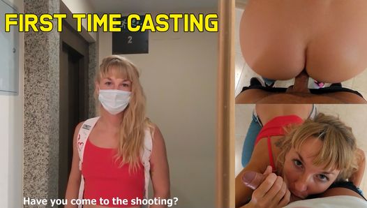 Der erste Orgasmus der Blondine beim Porno-Casting