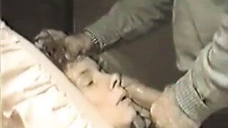 Камшот на лицо винтажной VHS милфе в любительском видео, подборка