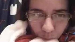 Die fette Schlampe Tiffany Ann Soto lutscht an ihren Titten