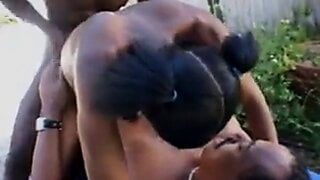 Une pom-pom girl noire se fait baiser