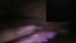 Desi weiße Stiefmutter masturbiert beim Videoanruf