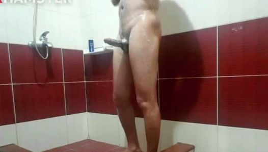 Ägyptischer Mann bekommt Dusche, schüttelt seinen Schwanz