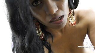 Dominierende indische sexy Chefin fickt Angestellte POV-Rollenspiel