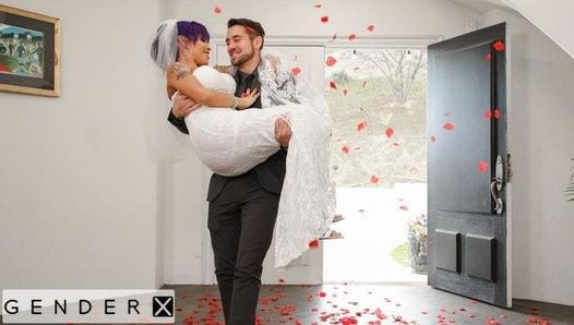 Genderx - TS Foxxy wurde in ihrer Hochzeitsnacht gefickt