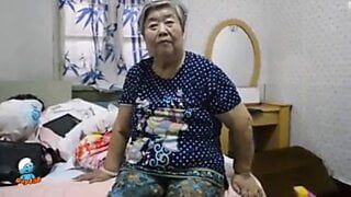 Asiatische Oma