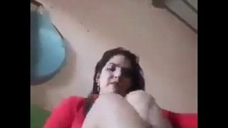 Zareen Baji nimmt auf, wie sie ihre Muschi für ihre Liebhaber fingert