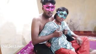 Junge indische dorffrau ki ghar mai masturbiert chudai