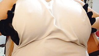 Mädchen mit großen Möpsen auf Tinder zeigt ihre Brüste - depravedminx