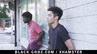 Blackgodz - ein schwarzer Gott hämmert ein enges Arschloch für Neulinge