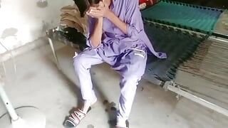 Sexo paquistaní chico caliente sexo gay habitación completa disfruta del sexo de paja xhamster